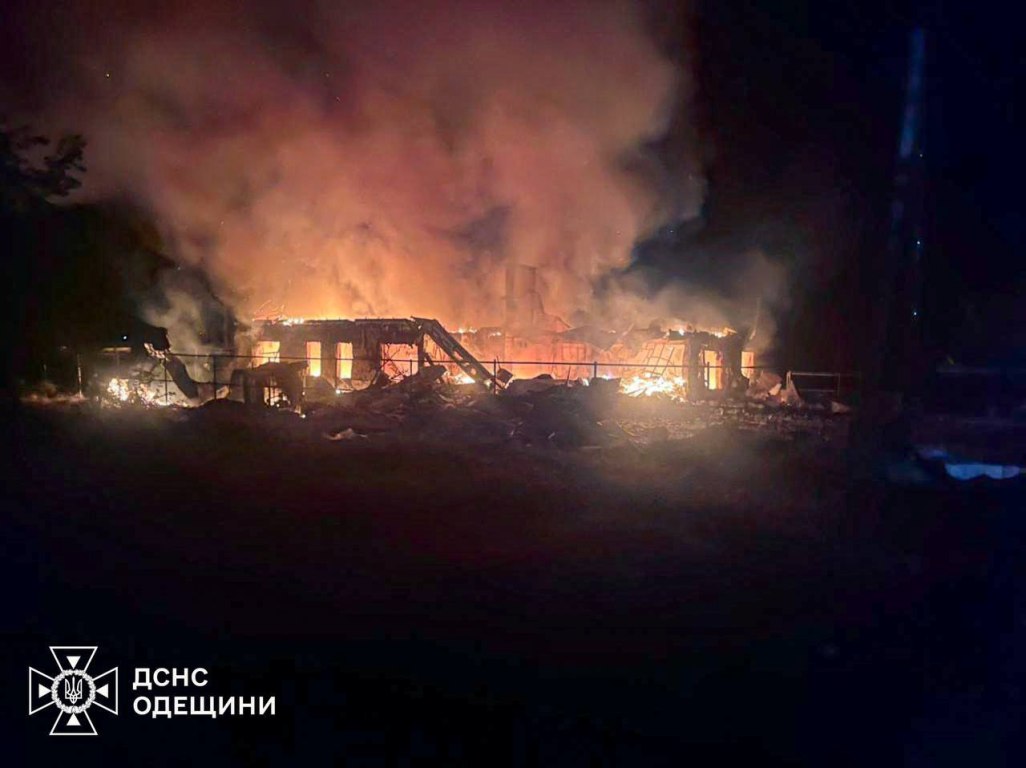 Ворог вночі поцілив у медичний та навчальний заклади у Білгород-Дністровському районі