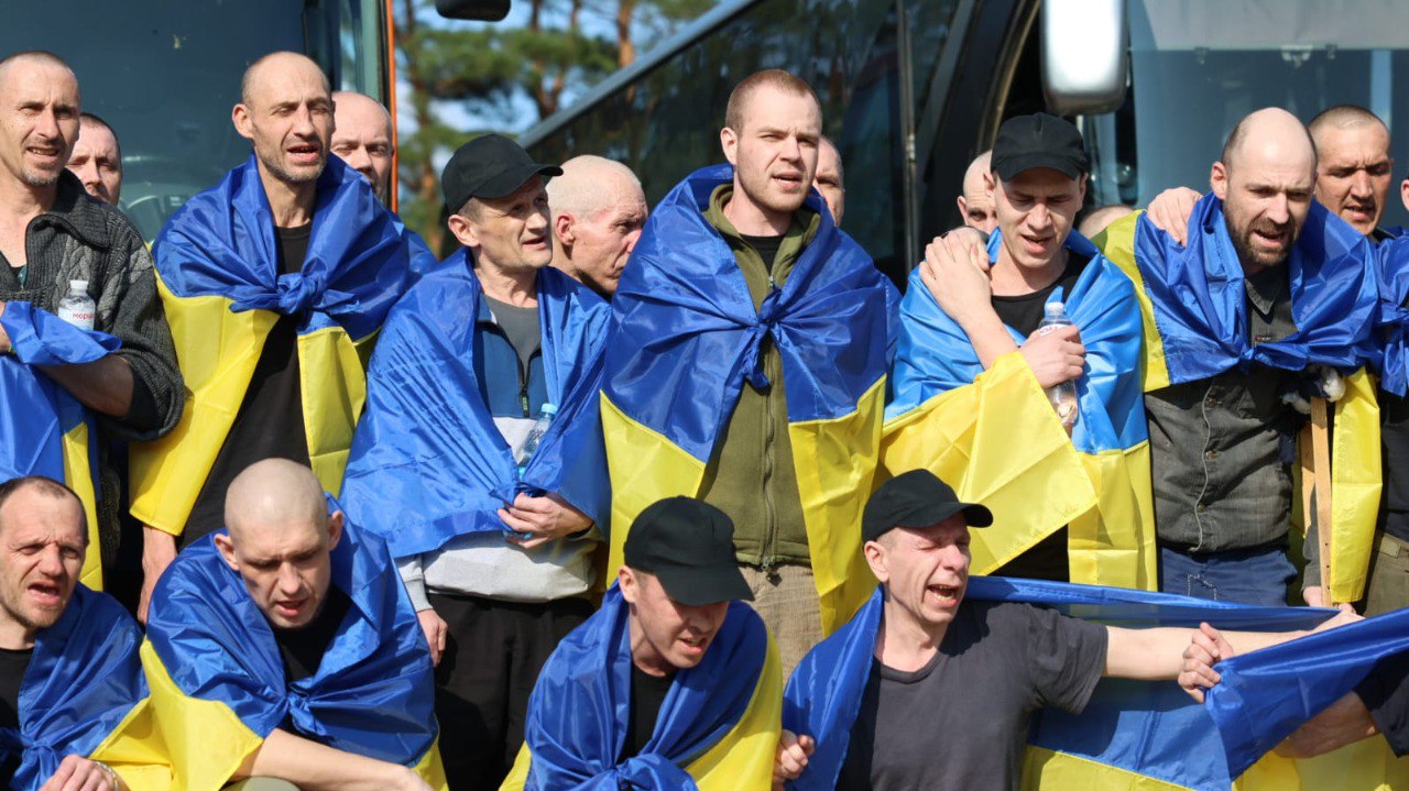 Новий етап обміну: з російського полону до України повернулися важкопоранені та хворі захисники
