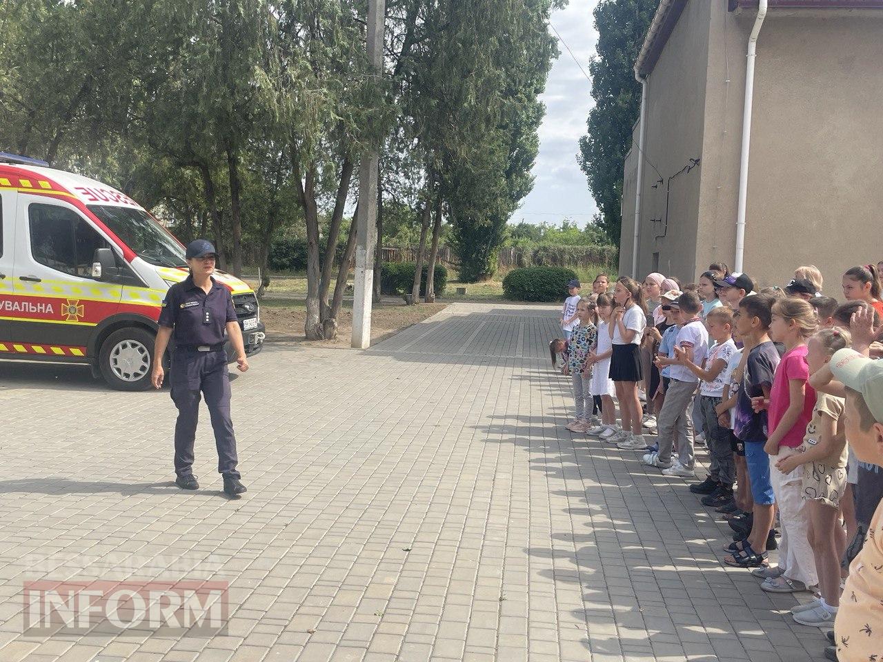 Ізмаїльські рятувальники нагородили дев'ятирічного школяра, який відважно допомагав гасити пожежу