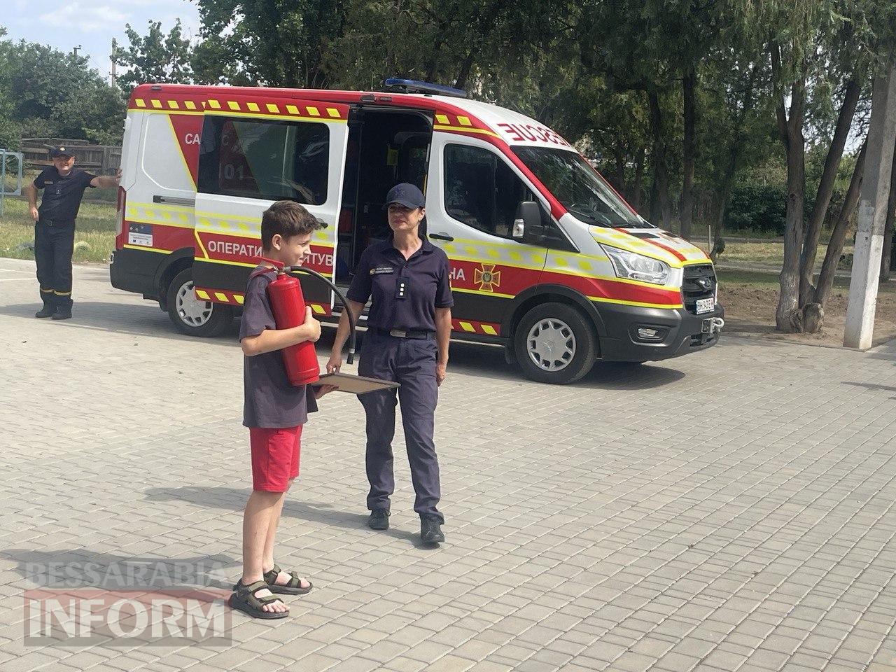 Ізмаїльські рятувальники нагородили дев'ятирічного школяра, який відважно допомагав гасити пожежу