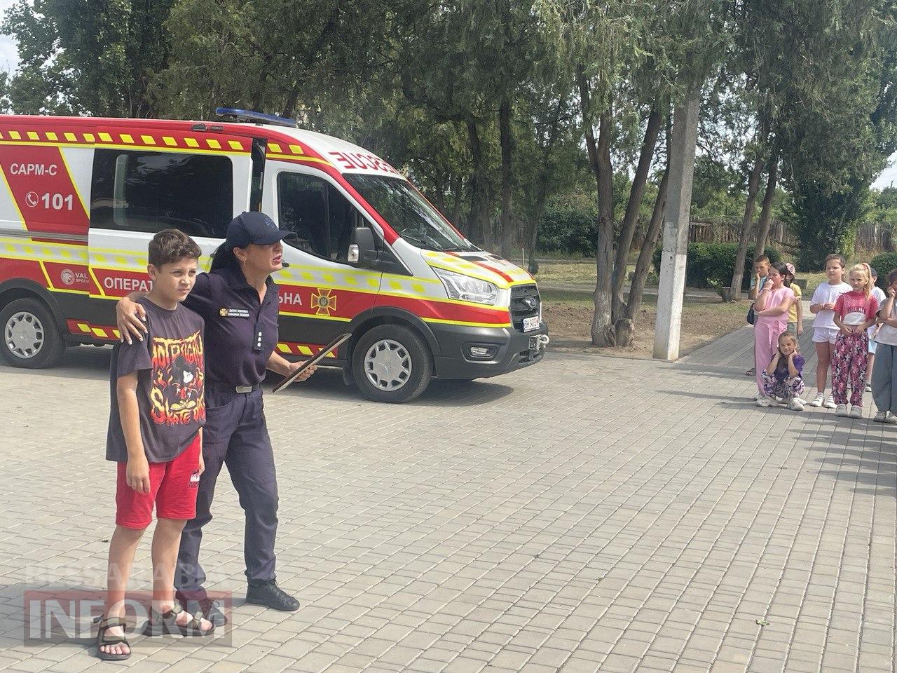 Ізмаїльські рятувальники нагородили дев'ятирічного школяра, який відважно допомагав гасити пожежу