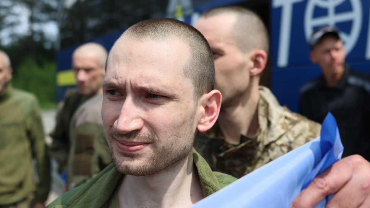 Четвертий обмін за тиждень: з російської неволі до України повернулось багато оборонців Маріуполя