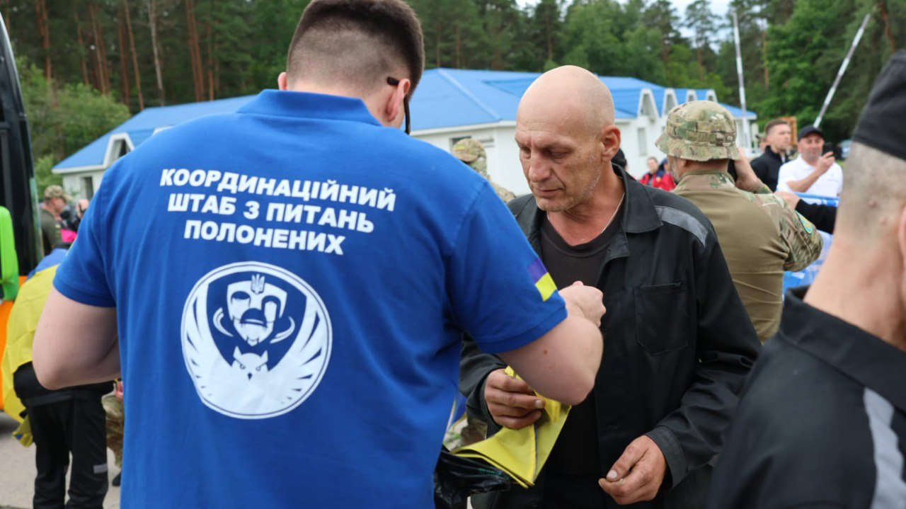 Наші вдома: з російського полону звільнили ще одну групу важкопоранених та тяжкохворих захисників України
