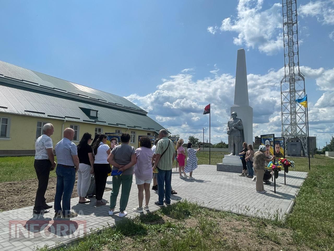 У селі Ізмаїльського району родичі загиблих героїв збирали кошти на озеленення Алеї слави