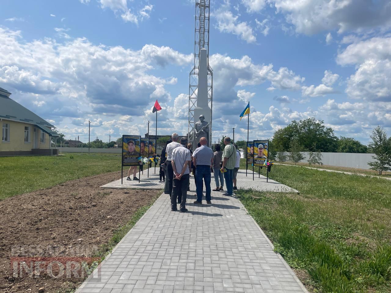 У селі Ізмаїльського району родичі загиблих героїв збирали кошти на озеленення Алеї слави