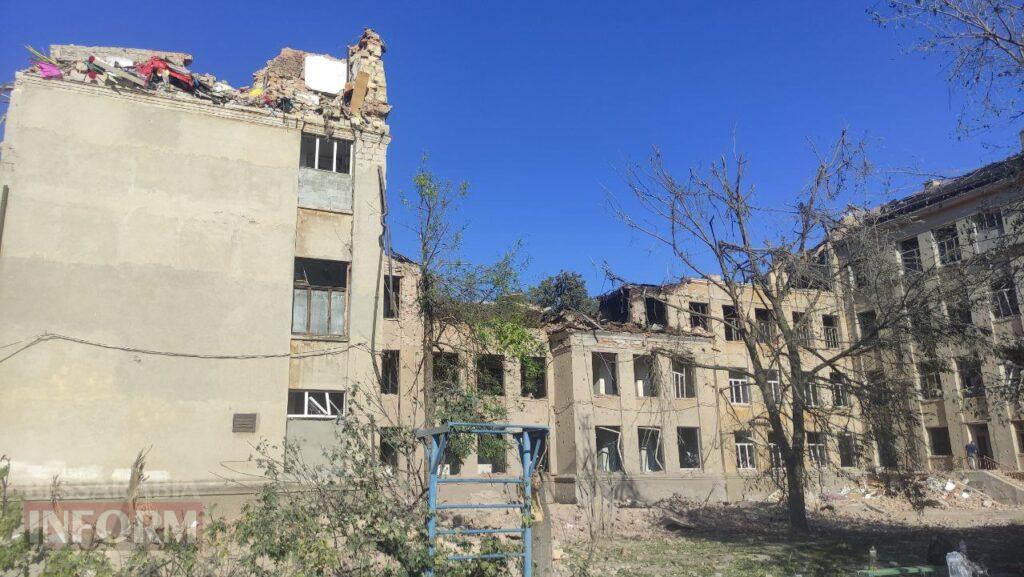 Вчера – вальс, сегодня – смерть: спецрепортаж с места прилета в Аккермане, где до сих пор ищут людей под завалами.