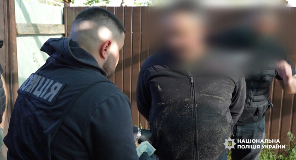 2500 доларів за «бронь»: на Одещині викрили інспектора ТЦК на хабарі