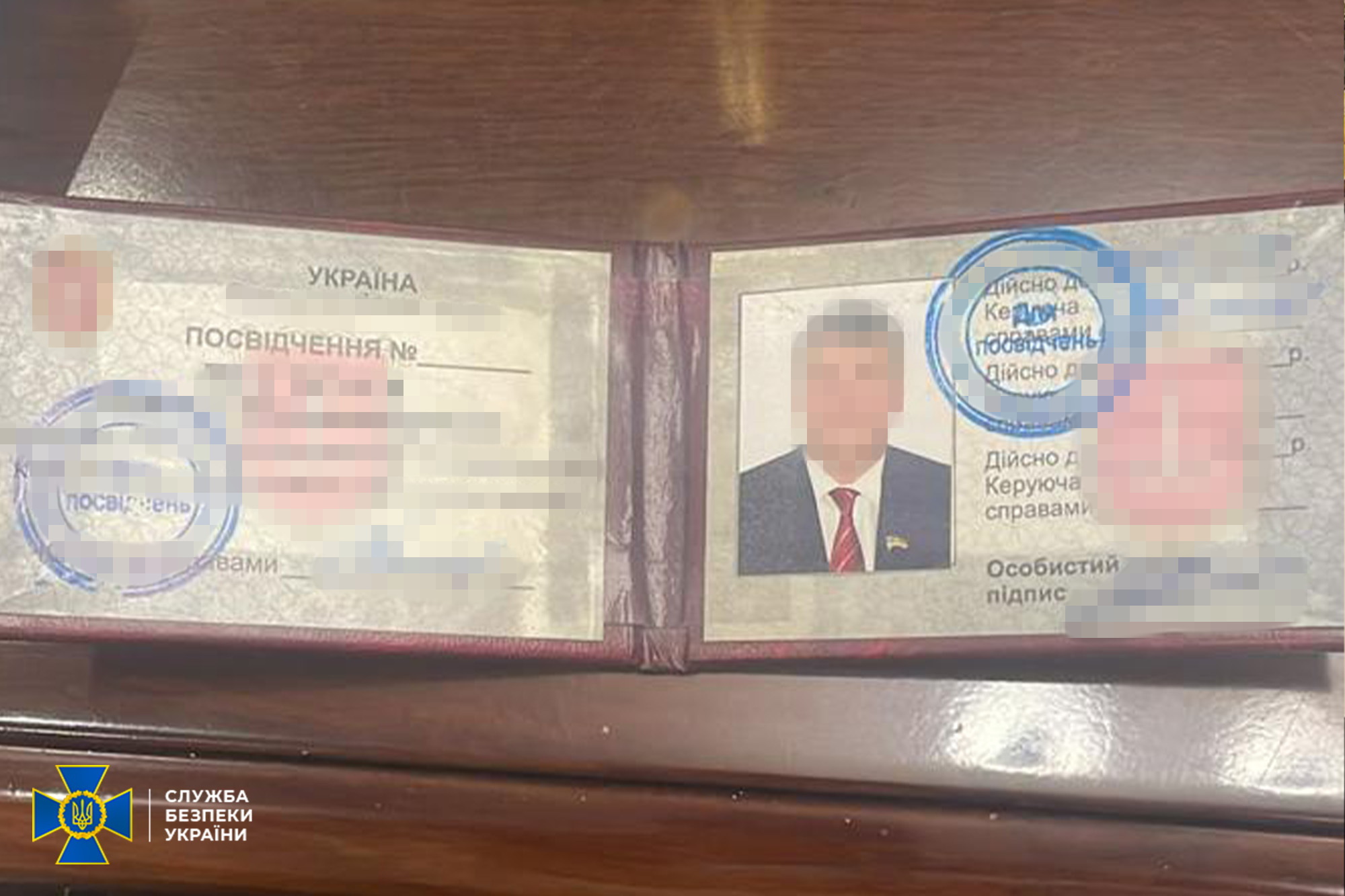 Збагачення на горі: на Одещині викрили посадовців міськради, які привласнили половину коштів на поховання воїнів