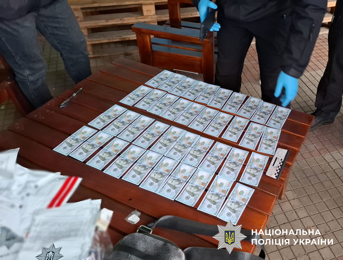 На Білгород-Дністровщині відправили на лаву підсудних трьох ділків, які за 7 тисяч доларів допомагали військовозобов’язаним потрапити до Молдови