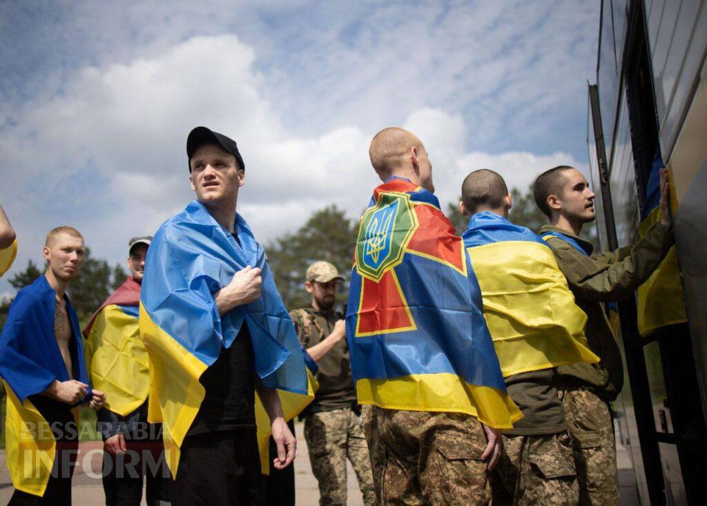 "Мамо, я живий, я вдома!": після понад трьох років поневірянь по тюрмам рф до України повернувся матрос з Білгород-Дністровщини