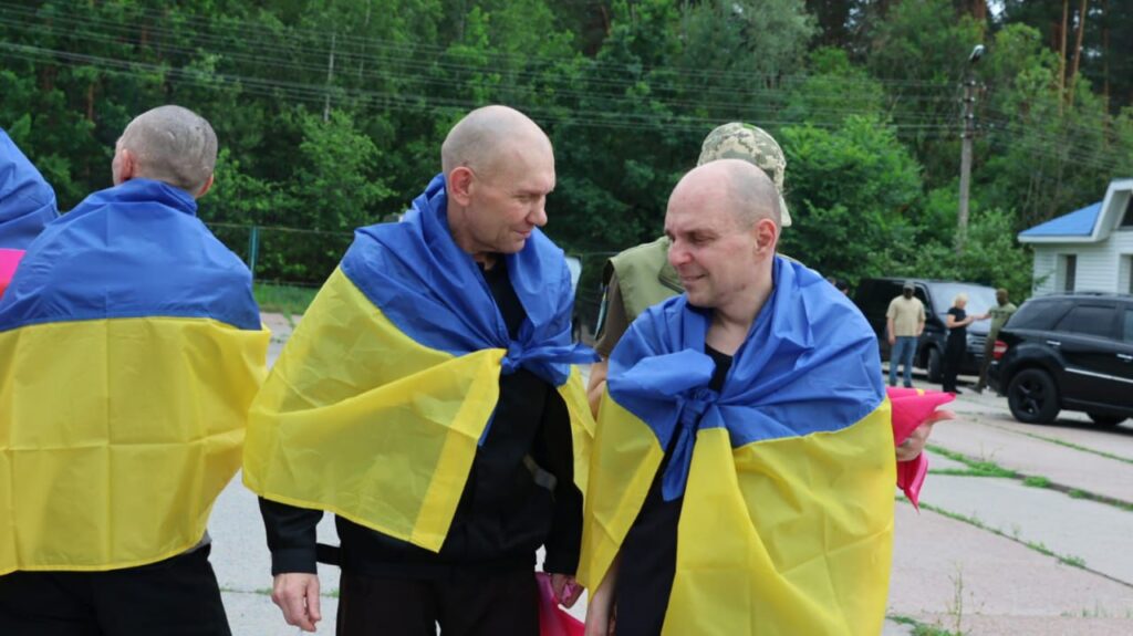 Поранені і важкохворі: Україна повернула додому ще одну групу військовополонених