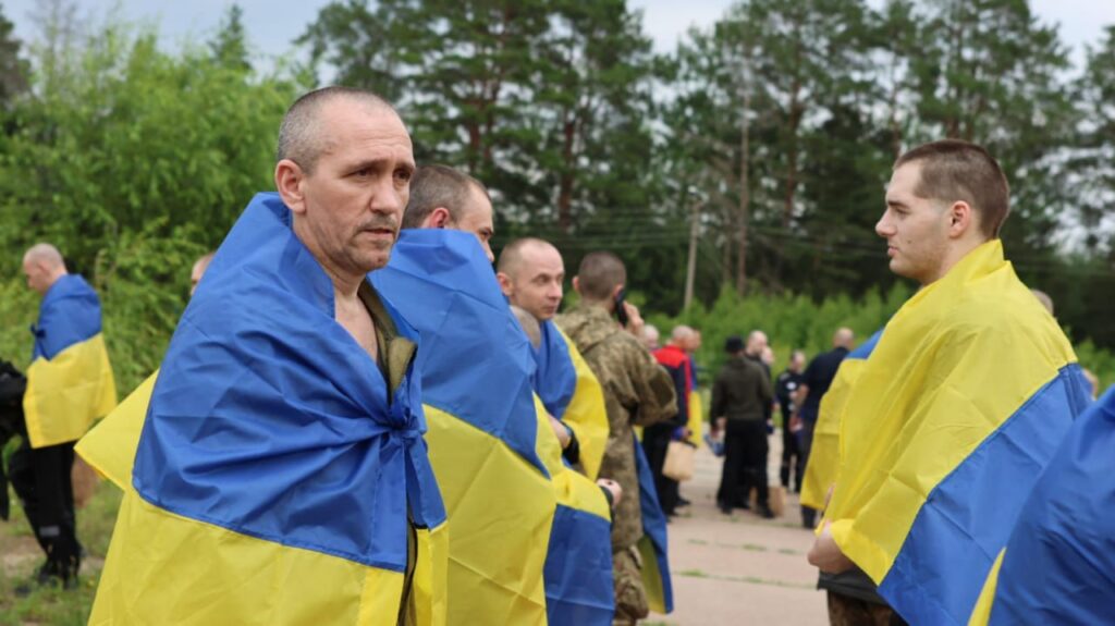 Поранені і важкохворі: Україна повернула додому ще одну групу військовополонених