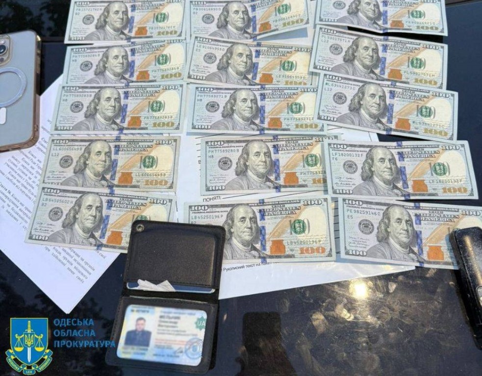 В Одесі викрито поліцейського, який збирав "данину" з таксистів