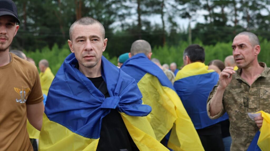 Поранені і важкохворі: Україна повернула додому ще одну групу військовополонених