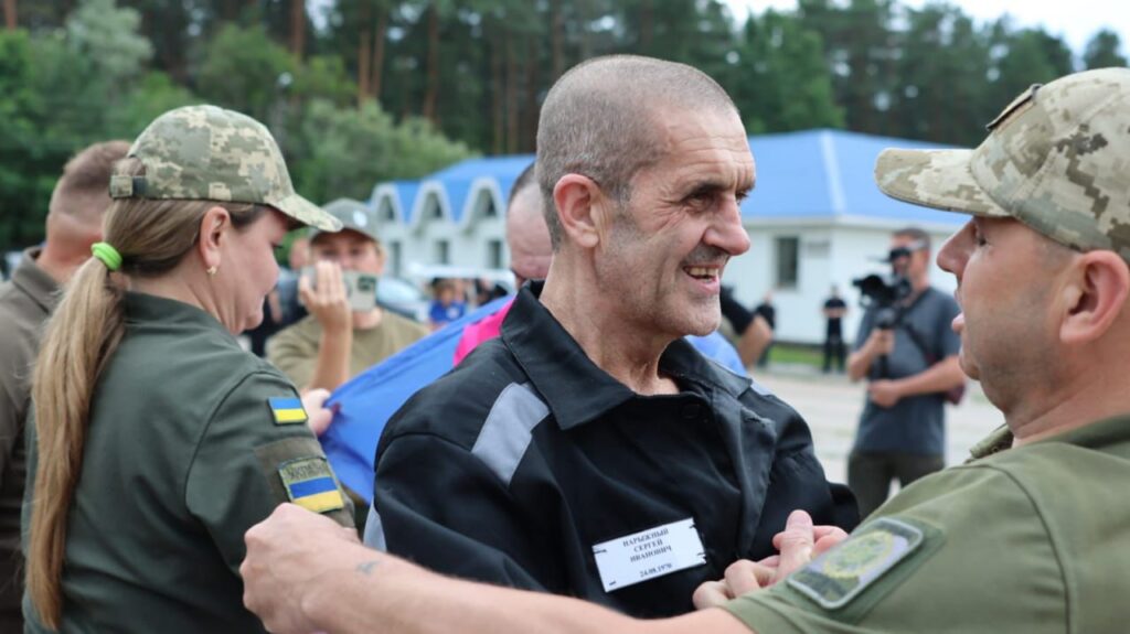 Поранені і важкохворі: Україна повернула додому ще одну групу військовополонених