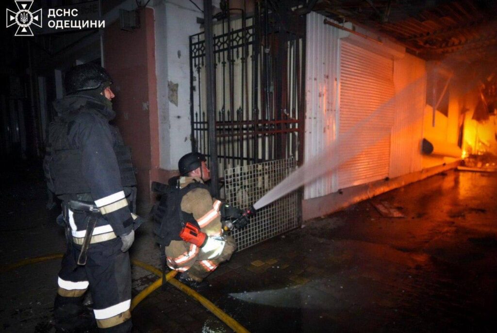 Знищені квартири, травмовані люди, масштабно палав легендарний Привоз: Одеса пережила чергову пекельну ніч
