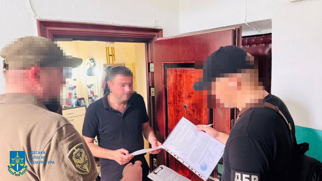Четверо інспекторів Одеської митниці систематично отримували хабарі від перевізників