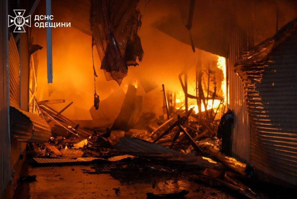 Знищені квартири, травмовані люди, масштабно палав легендарний Привоз: Одеса пережила чергову пекельну ніч