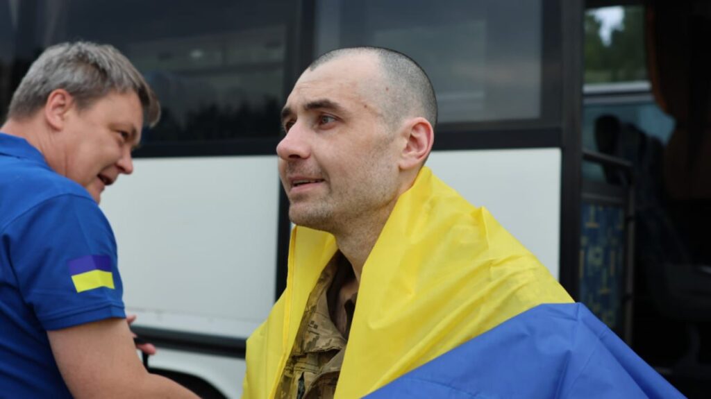 Поранені і важкохворі: Україна повернула додому ще одну групу військовополонених