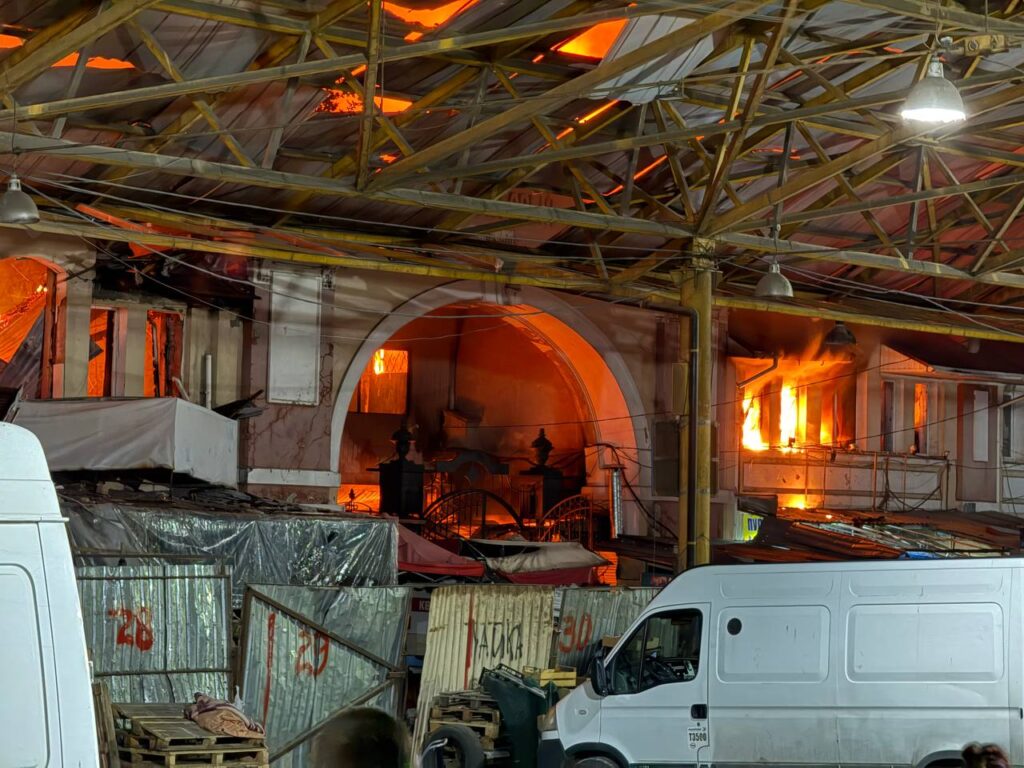 Знищені квартири, травмовані люди, масштабно палав легендарний Привоз: Одеса пережила чергову пекельну ніч