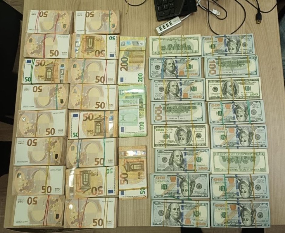 Житель Одещини намагався приховано вивезти у Молдову майже 10 млн гривень у валюті