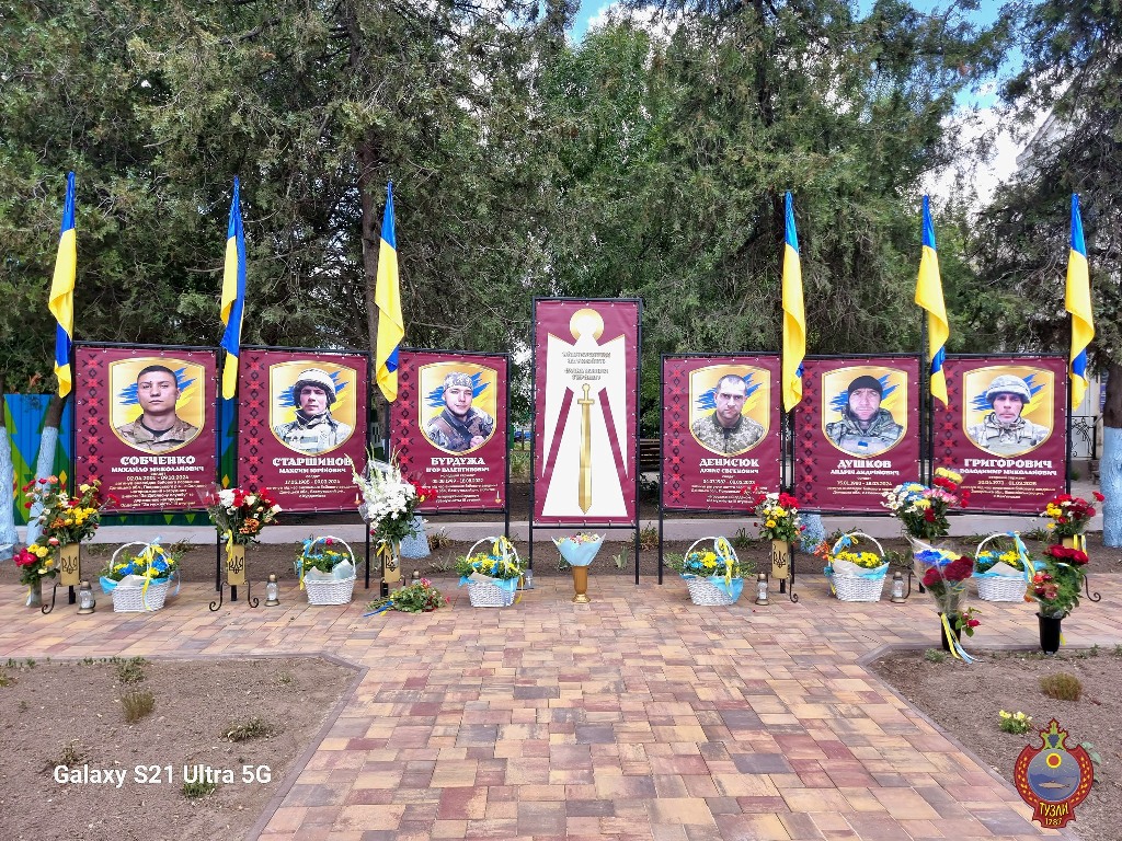 У громаді Білгород-Дністровського району увіковічнили імена загиблих Героїв на Алеї Пам'яті