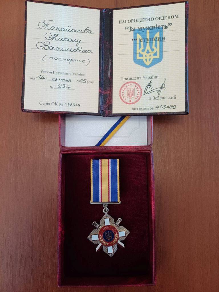 Родинам двох загиблих захисників з Арцизької громади передали їх посмертні нагороди