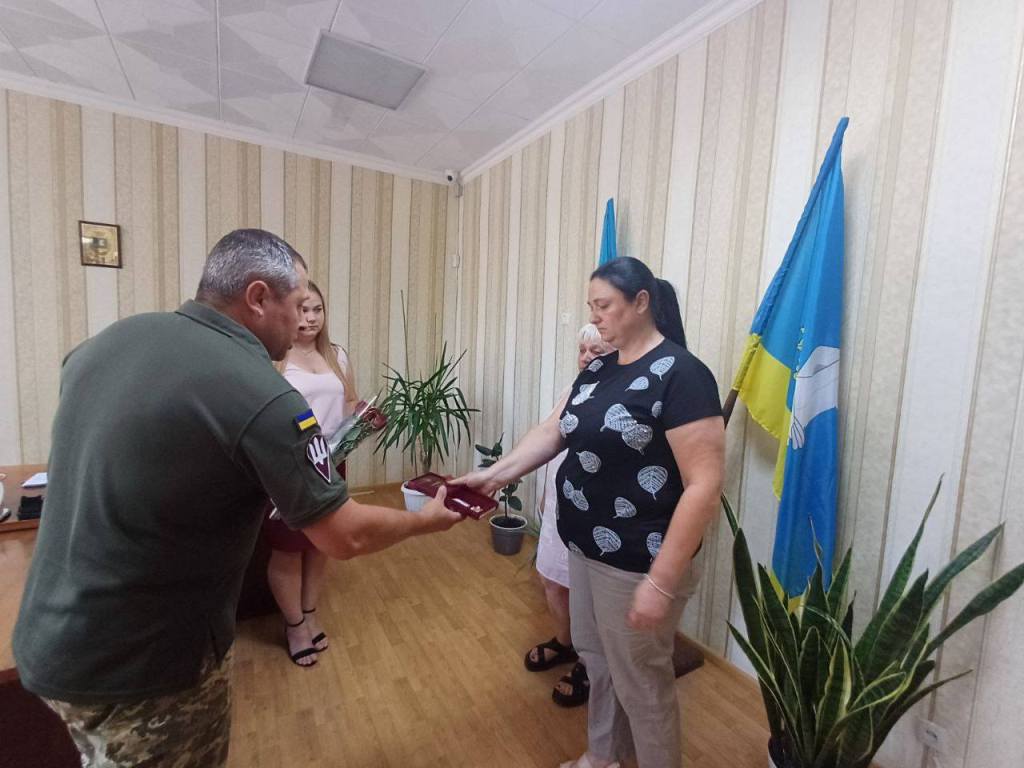 Родинам двох загиблих захисників з Арцизької громади передали їх посмертні нагороди