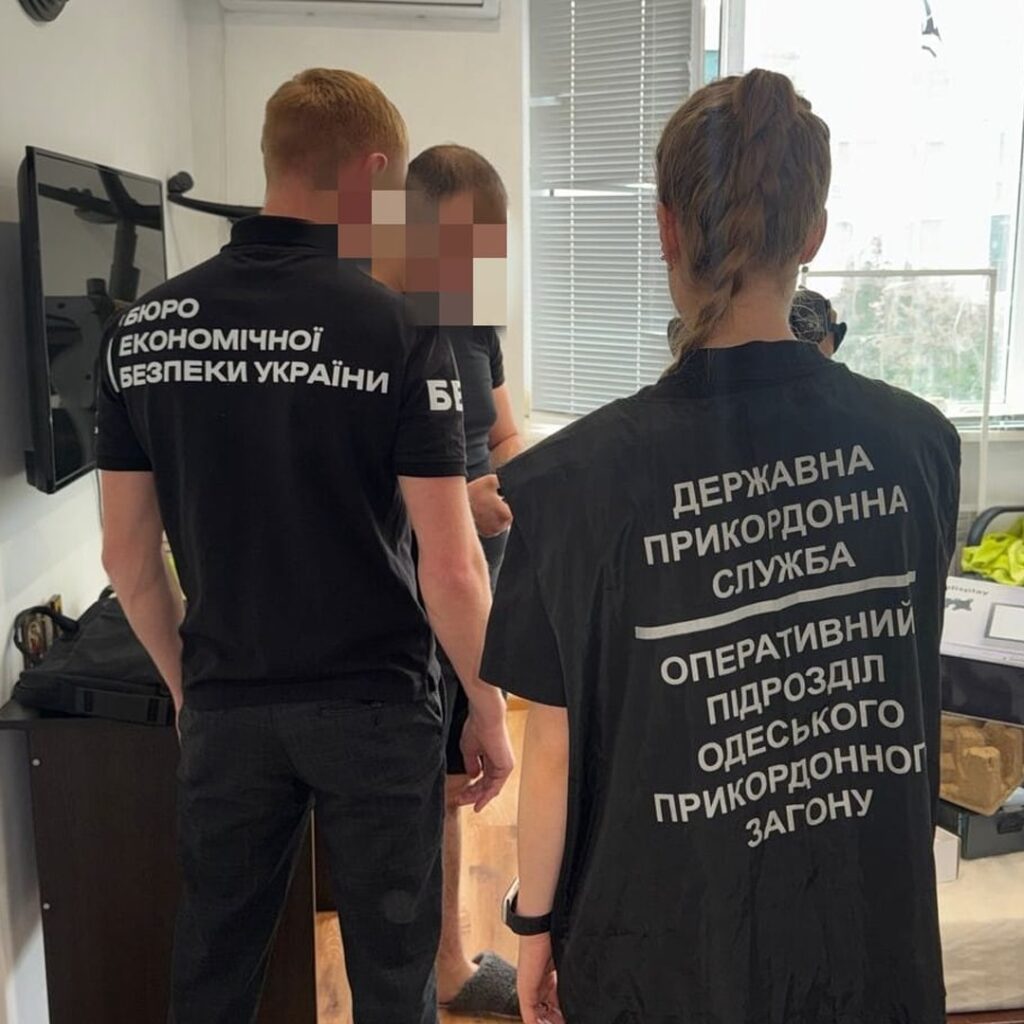Контрафакт під прикриттям: в Одеській області викрили чоловіка, який нелегально продавав електронні сигарети через Telegram