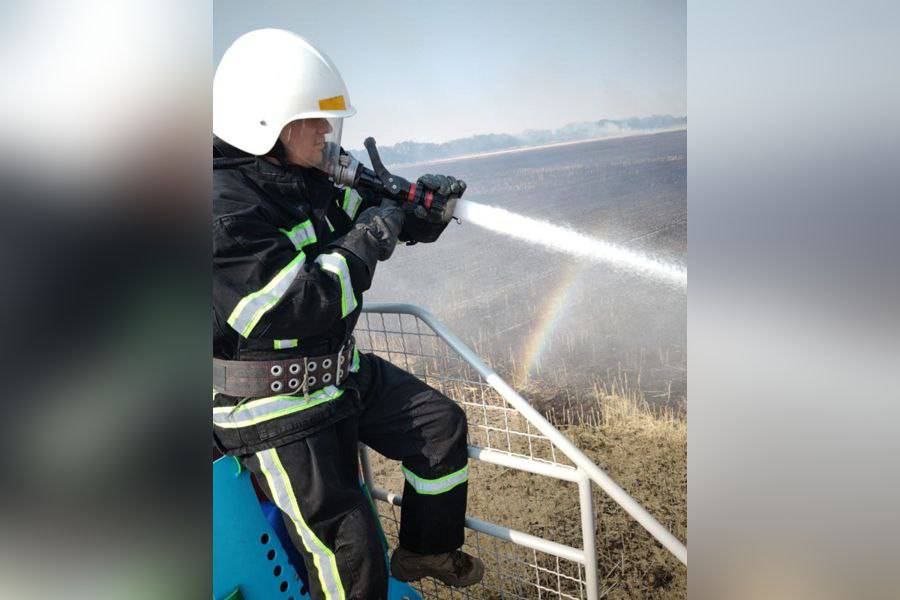 На Ізмаїльщині рятувальники та нацгвардійці приборкали палаюче поле