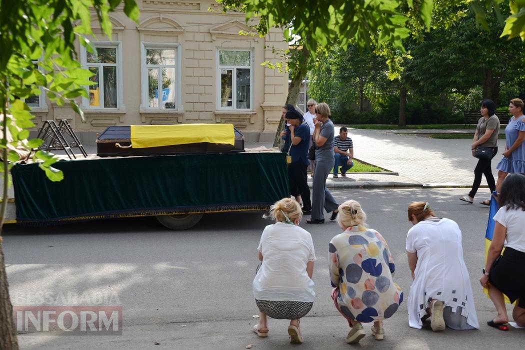 Кілія простилася з захисником, шлях додому якого тривав довгих вісім місяців