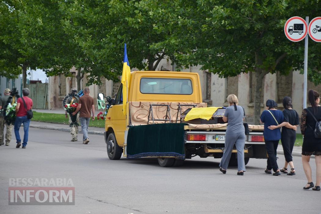 Кілія простилася з захисником, шлях додому якого тривав довгих вісім місяців