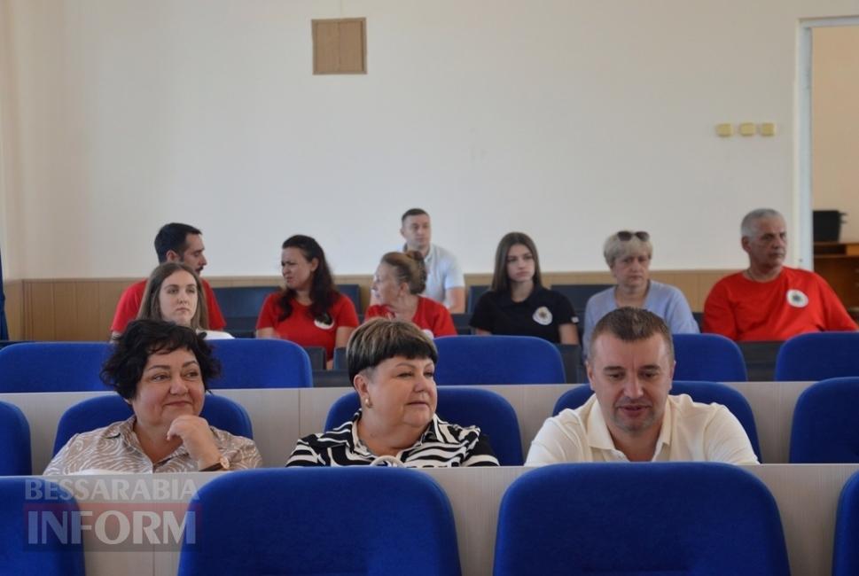 «Герої в бахілах і масках»: в Аккермані привітали медиків з професійним святом