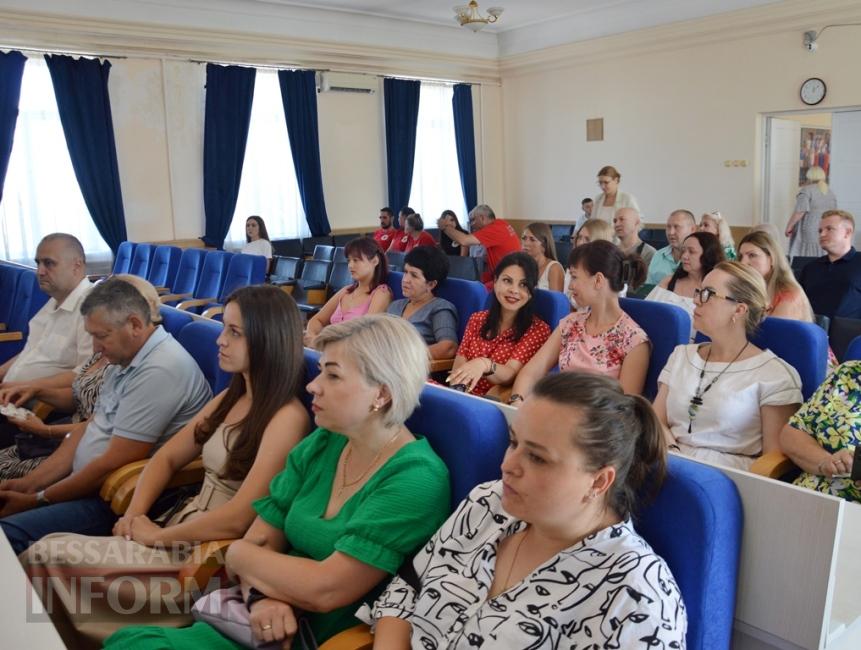 «Герої в бахілах і масках»: в Аккермані привітали медиків з професійним святом