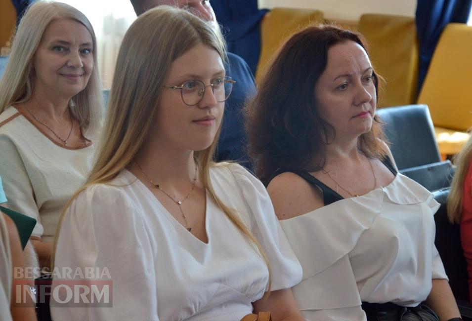 «Герої в бахілах і масках»: в Аккермані привітали медиків з професійним святом