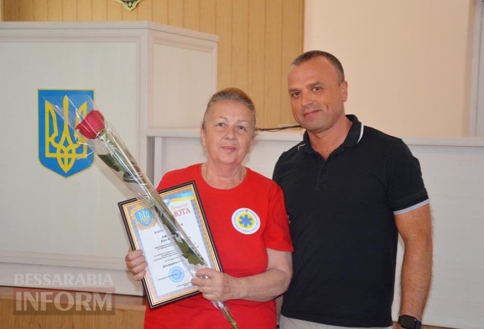 «Герої в бахілах і масках»: в Аккермані привітали медиків з професійним святом