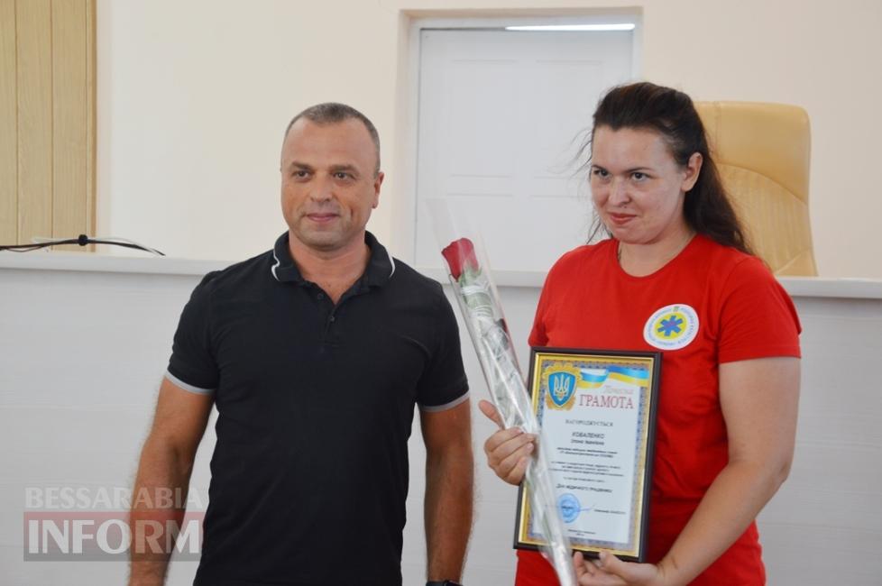 «Герої в бахілах і масках»: в Аккермані привітали медиків з професійним святом