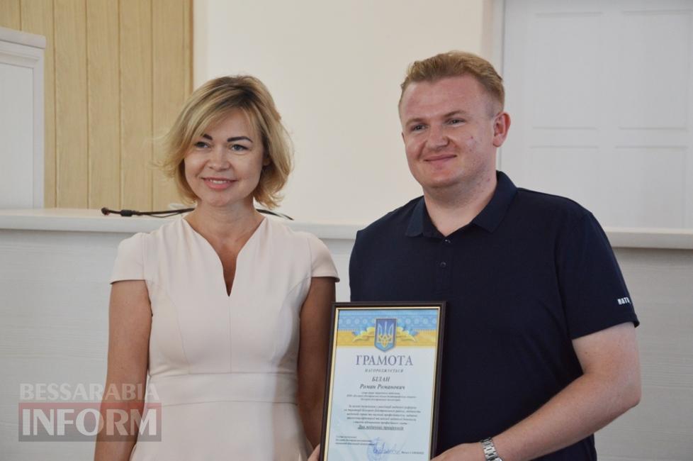 «Герої в бахілах і масках»: в Аккермані привітали медиків з професійним святом