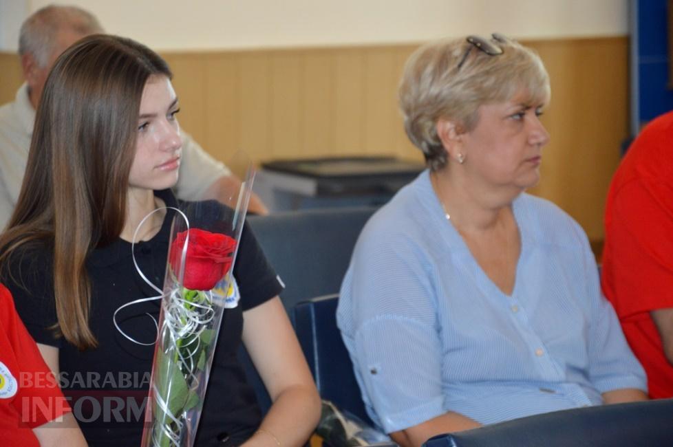 «Герої в бахілах і масках»: в Аккермані привітали медиків з професійним святом