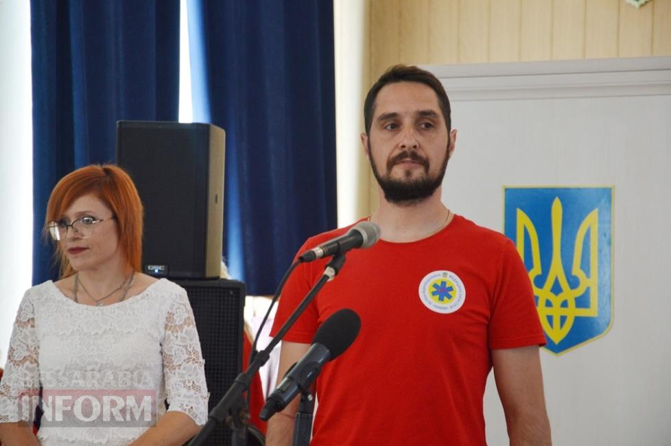 «Герої в бахілах і масках»: в Аккермані привітали медиків з професійним святом