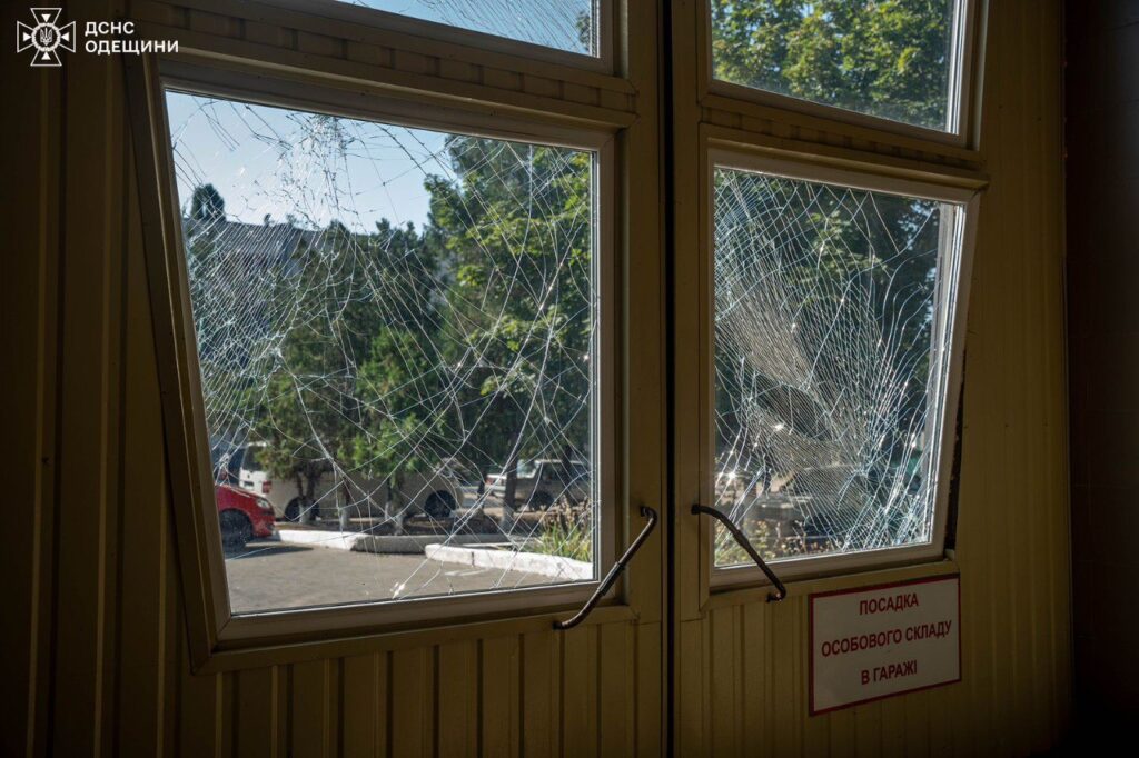 Внаслідок атаки дронів на Одесу пошкоджені пожежна частина та гуртожиток для рятувальників