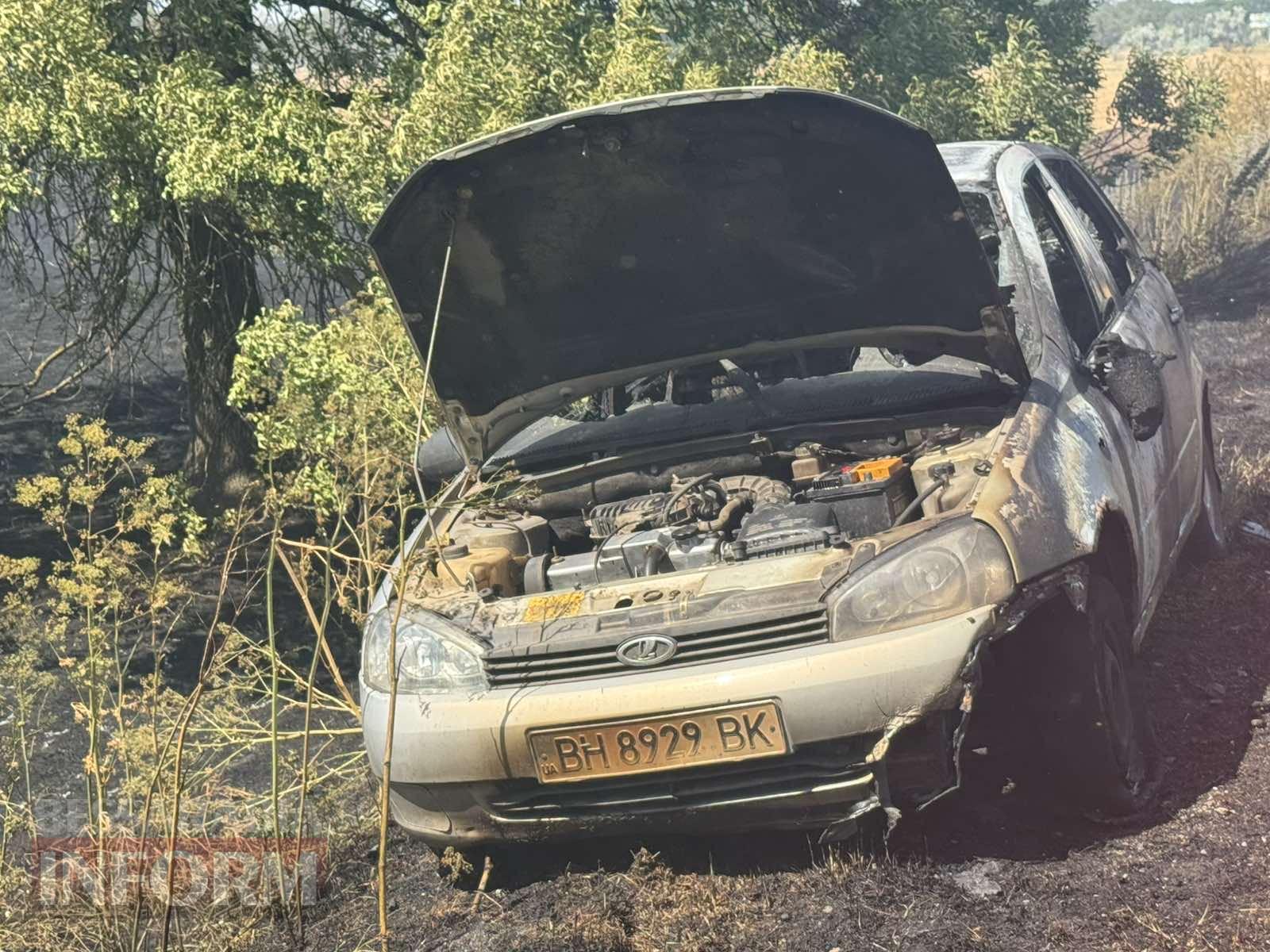 Масштабна пожежа в Арцизі: від сухої трави спалахнула автівка (додано фото)
