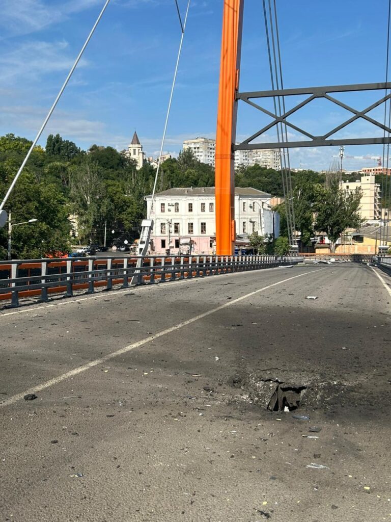 Минулої ночі рф атакувала порти Одещини: нові подробиці масштабного обстрілу
