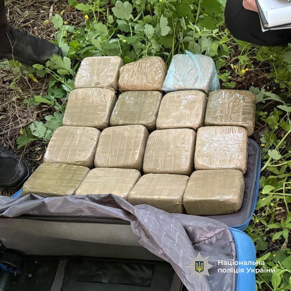 В Одесі затримали кур'єра з 15 кг героїну у валізі