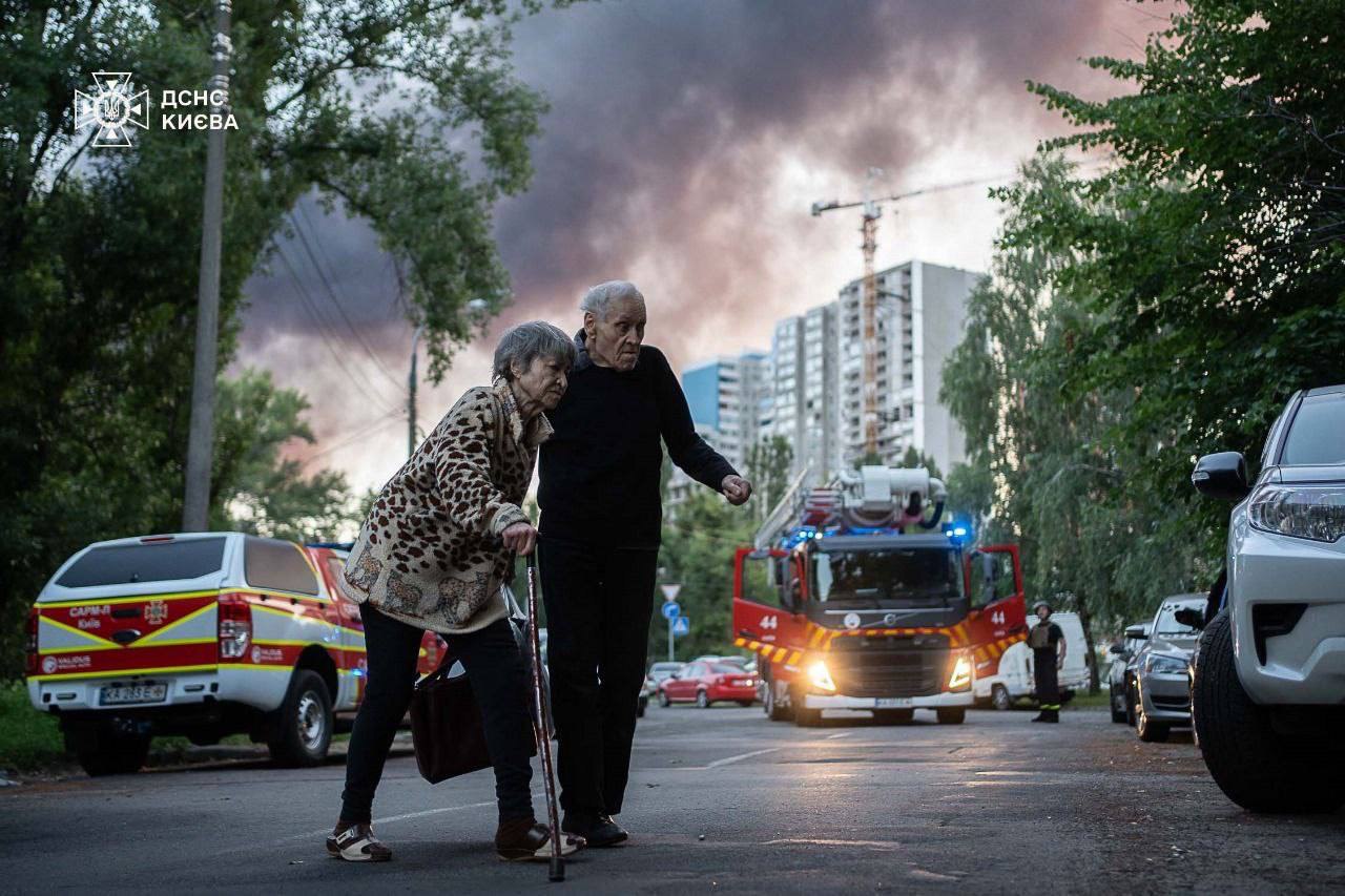 В ніч на 4 липня рф здійснила масовану атаку на Київ та область: є постраждалі