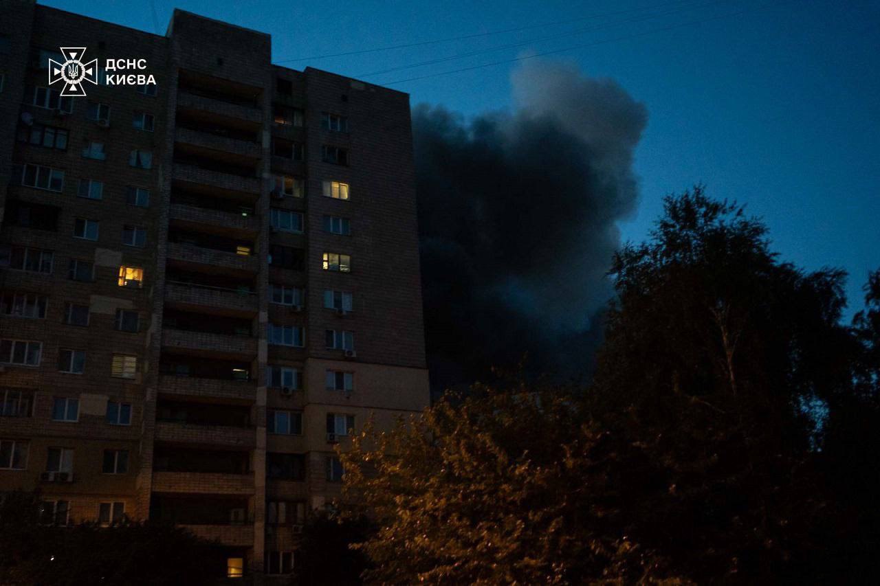 В ніч на 4 липня рф здійснила масовану атаку на Київ та область: є постраждалі