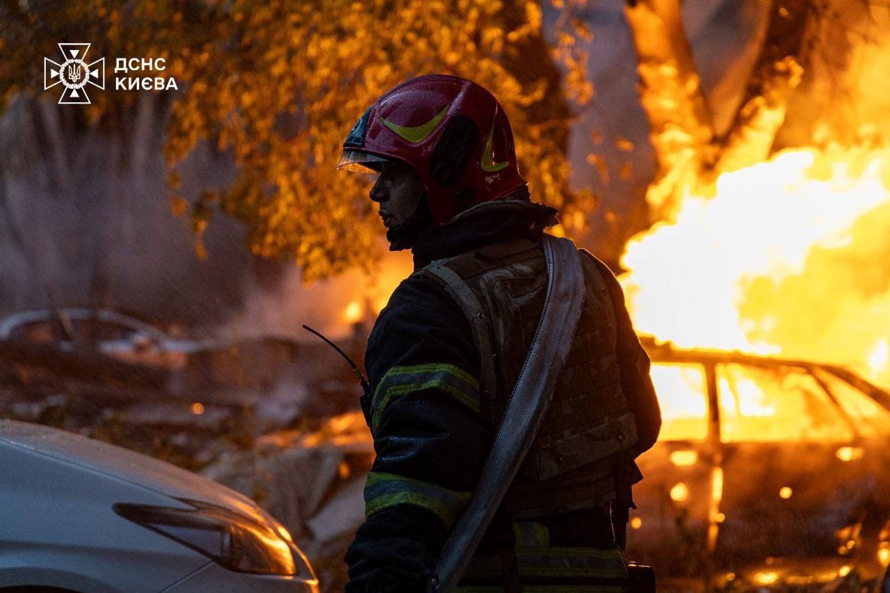 В ніч на 4 липня рф здійснила масовану атаку на Київ та область: є постраждалі