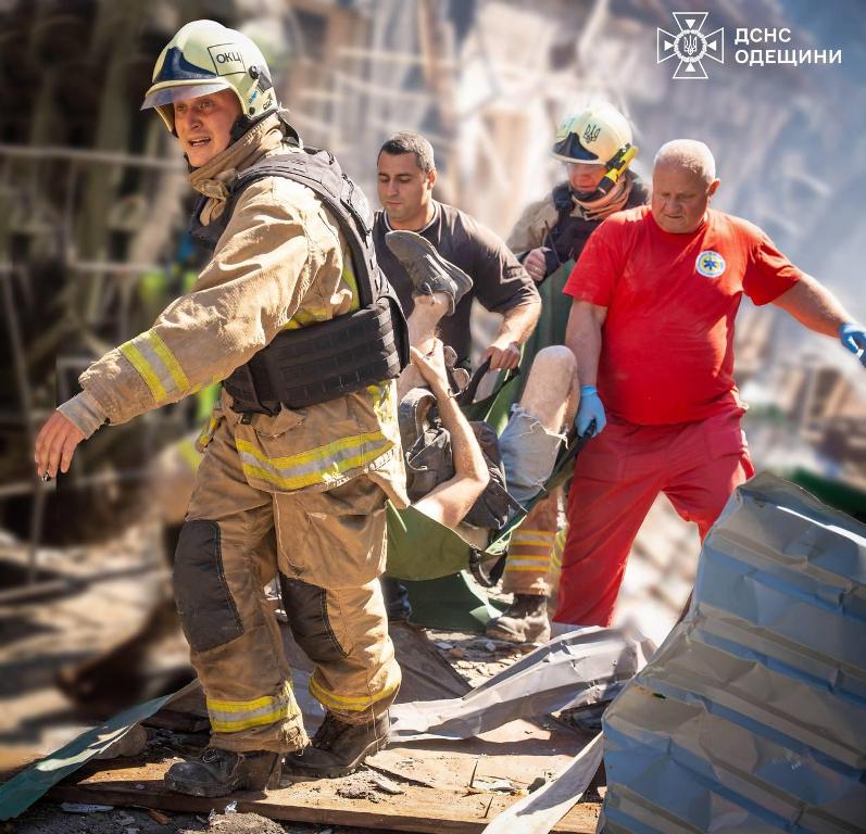 Зранку ворог атакував Одесу ударними безпілотниками: кількість постраждалих зросла (оновлюється)