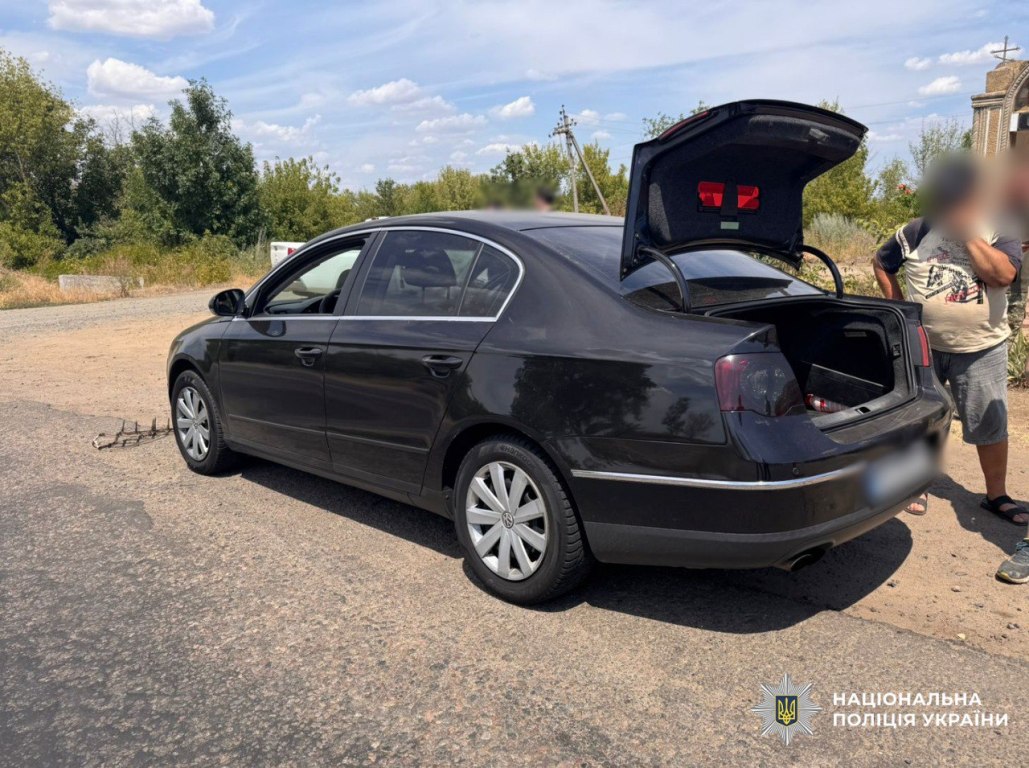 На Одещині жінка намагалася переправити військовозобов'язаного за кордон у схованці авто