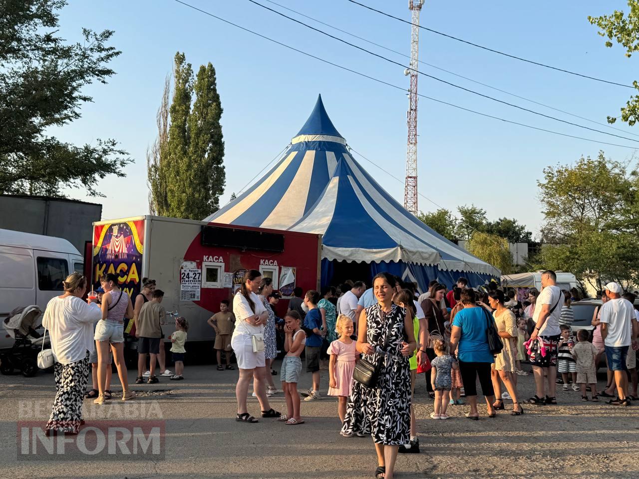 Шапіто в умовах війни: "БІ" побувала за лаштунками цирку, який гастролює Бессарабією